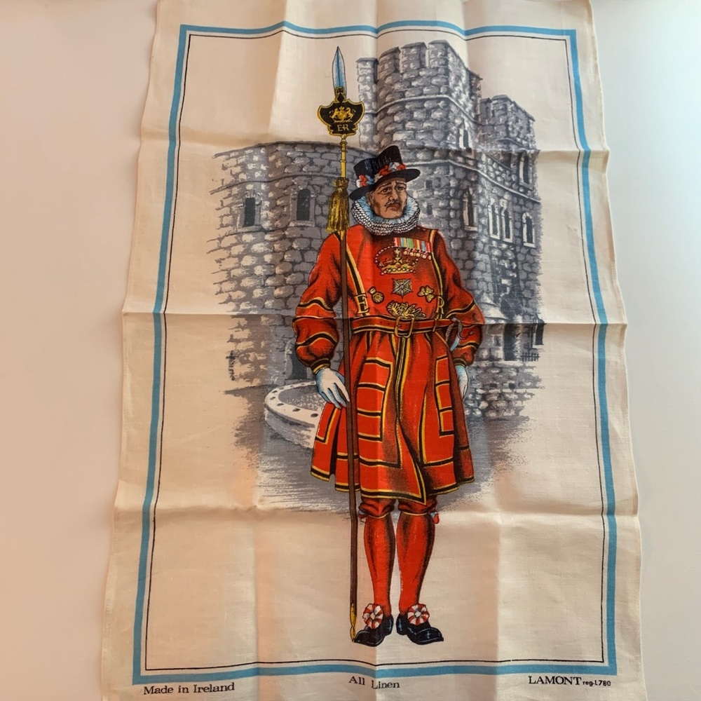 Lamont Linen Dish Kitchen Towel Beefeater Guard Ireland Souvenir Collectible